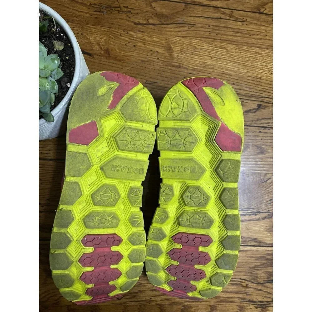 𝅺hoka One One Conquest 2 Women's Neon Coral Citrus Running Sneakers Shoes Sz 9.5
